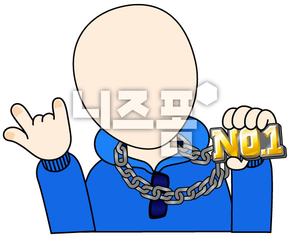 일등목걸이를두른파란후드사람 이미지 미리보기