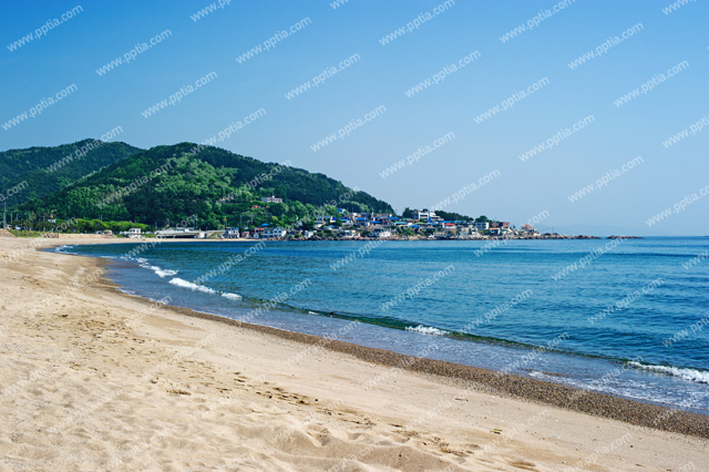 산과 바닷가 이미지 미리보기