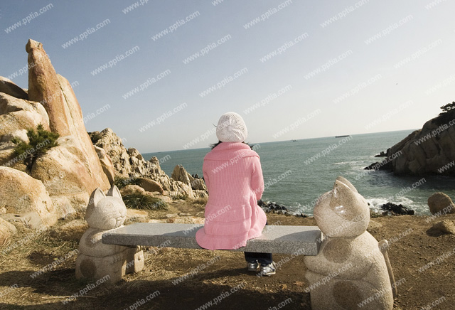 바다를 바라보는 사람 이미지 미리보기