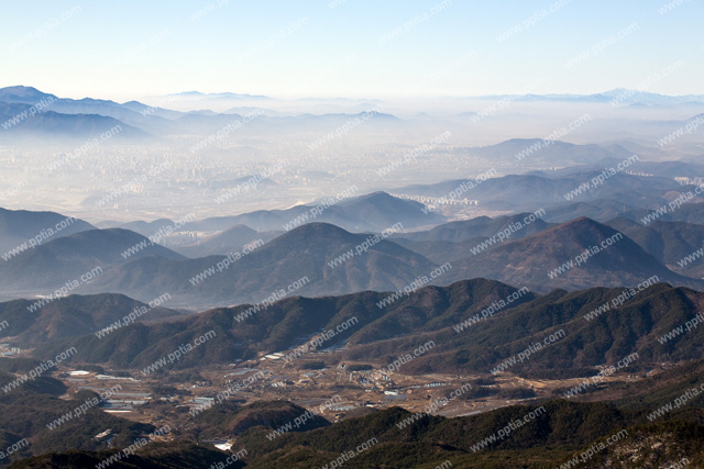 산 정상에서 바라 본 풍경 이미지 미리보기