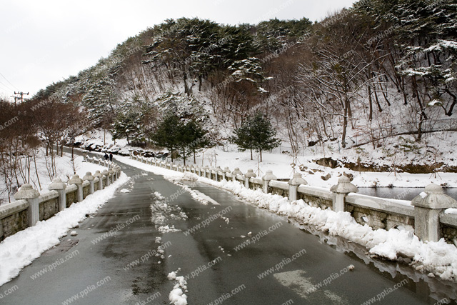 눈 쌓인 산 이미지 미리보기