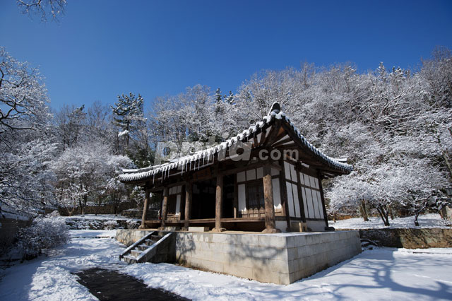 채미정 눈 덮인 가옥 이미지 미리보기