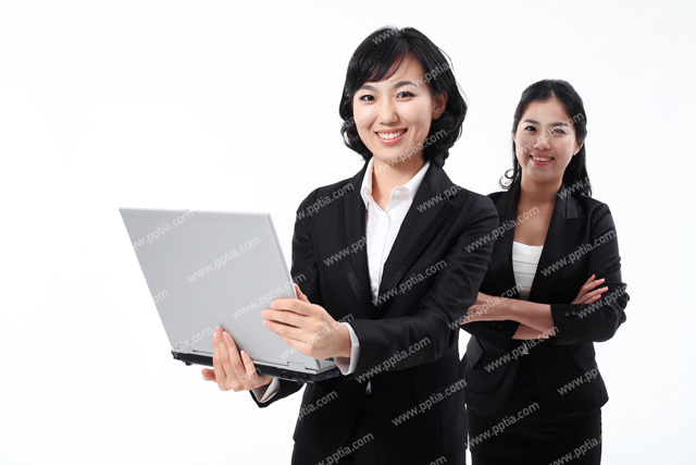 노트북 들고 있는 비즈니스우먼 이미지 미리보기