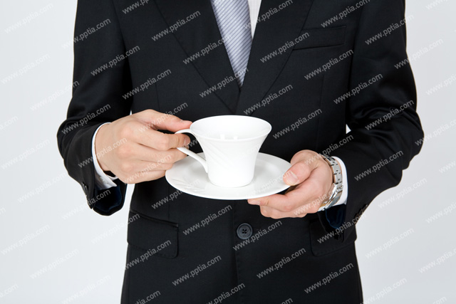 커피잔 들고 있는 비즈니스맨 이미지 미리보기