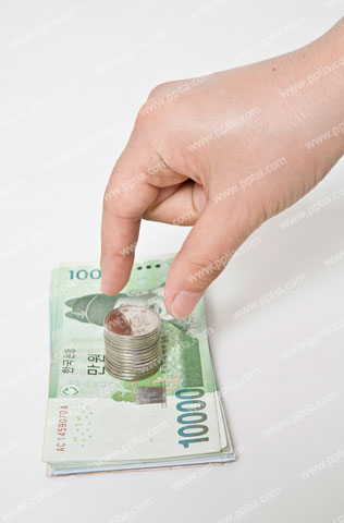 돈과 손 이미지 미리보기