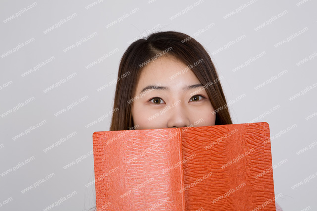 여대생과 책 이미지 미리보기