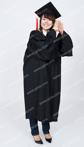 졸업식 의상 입고 있는 여성 이미지 미리보기