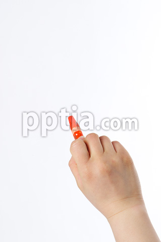 크레파스 잡고 있는 손 이미지 미리보기