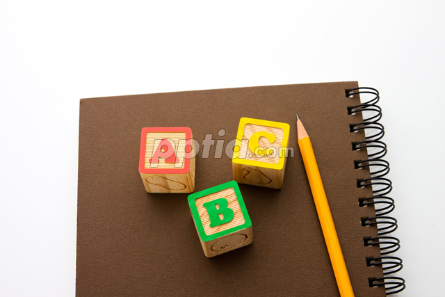 알파벳 큐브와 필기구 이미지 미리보기