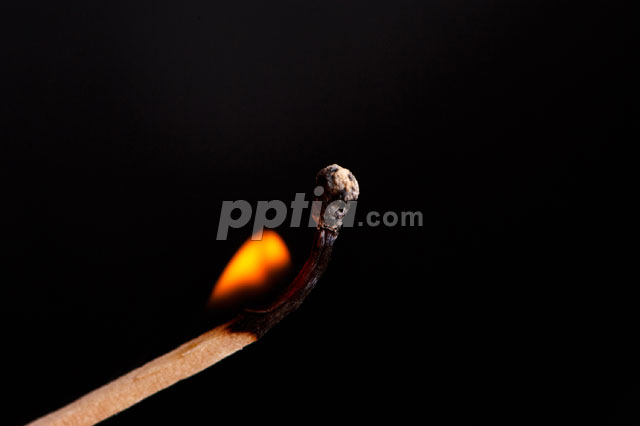 불이 꺼질려는 성냥 이미지 미리보기