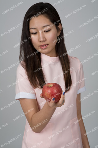 사과 들고 있는 간호사 이미지 미리보기