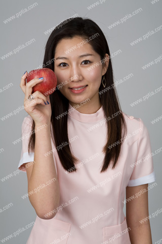 사과 들고 있는 간호사 이미지 미리보기