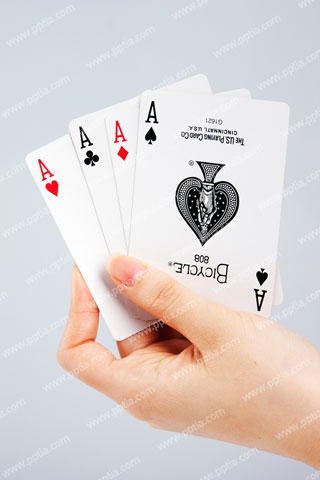 A포커 들고 있는 손 이미지 미리보기