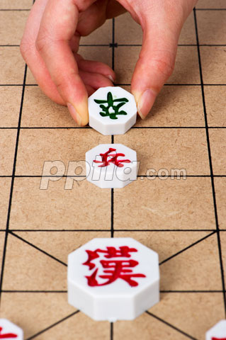 장기알 잡고 있는 손 이미지 미리보기