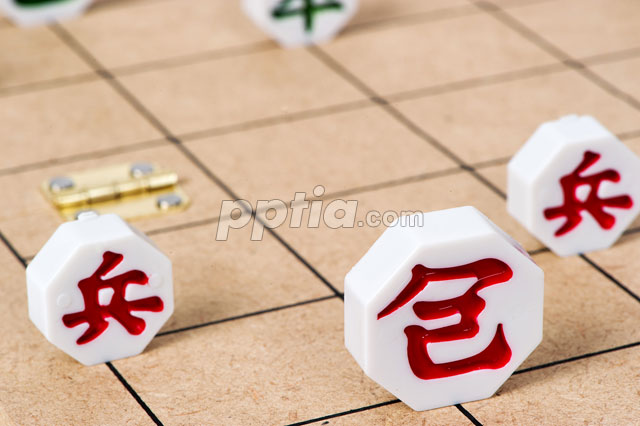 장기판 위에 장기알 이미지 미리보기