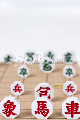 장기판 위에 장기알 이미지 미리보기