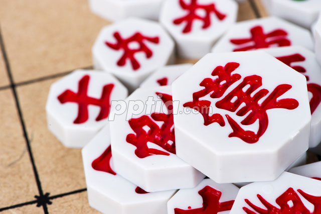 장기판 위에 장기알 이미지 미리보기