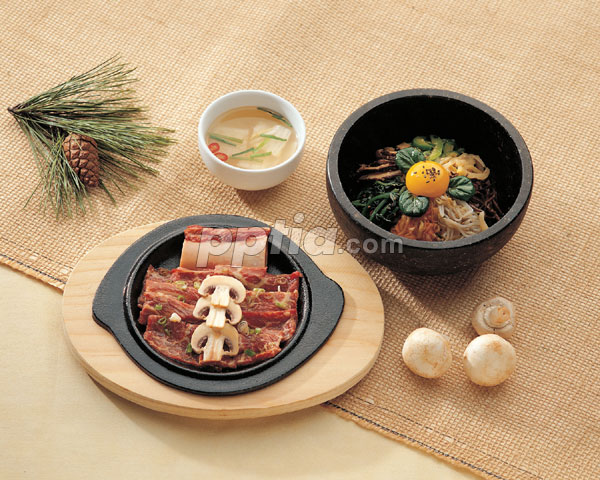 비빔밥과 고기 이미지 미리보기