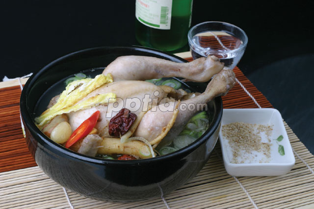 삼계탕과 소주잔 이미지 미리보기