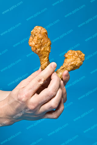 치킨 들고 있는 손 이미지 미리보기