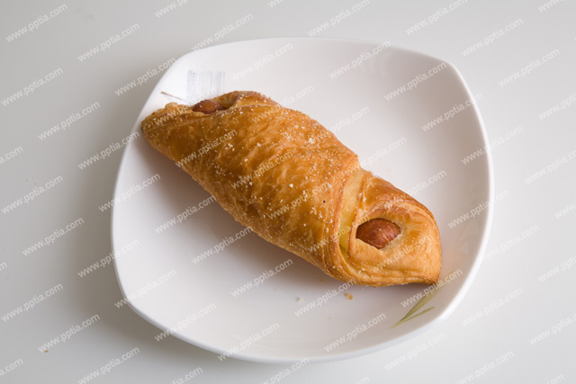 접시 위에 빵 이미지 미리보기