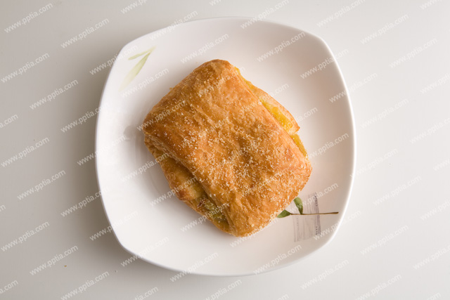 접시 위에 빵 이미지 미리보기