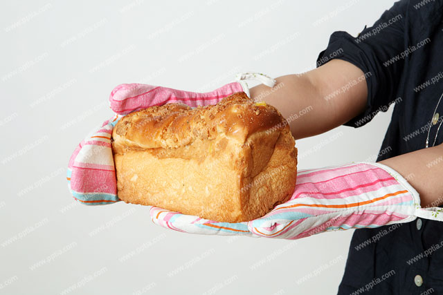 빵 들고 있는 모습 이미지 미리보기