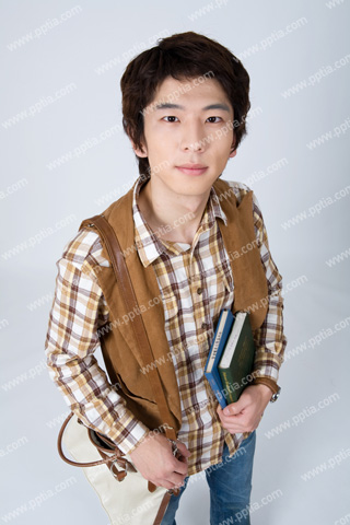 책 들고 있는 대학생 이미지 미리보기