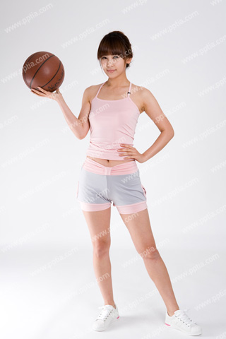 농구공 들고 있는 여성 이미지 미리보기