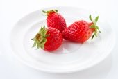 접시 위에 딸기 템플릿